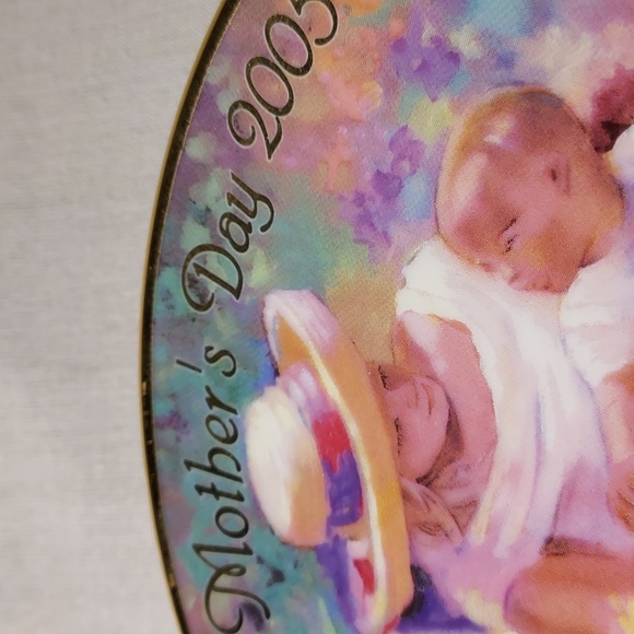 Vintage 2005 Avon Mother's Day Plate - Picture 2 of 5
